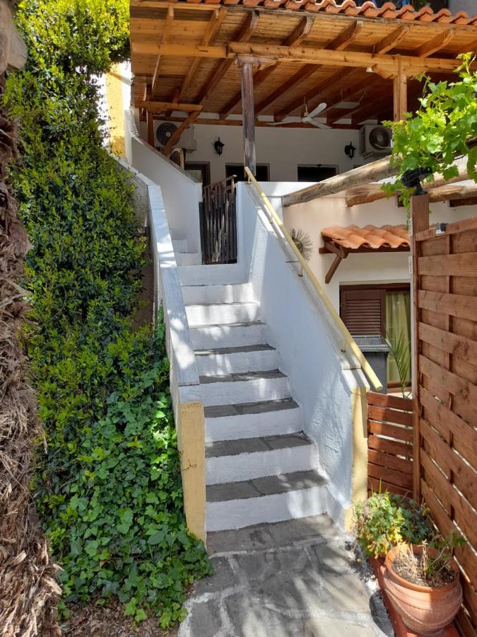 Angel House Apartment นิกิติ ภายนอก รูปภาพ